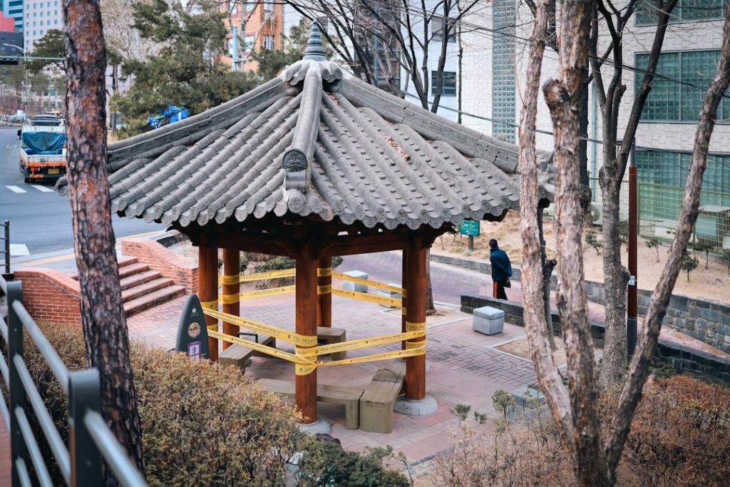 "재활용과 지구복원: 우리의 책임에 대한 사회적 논의"